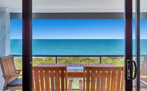 Beachfront Bliss - Private Pool And Beach Access - Tourism Caloundra 4