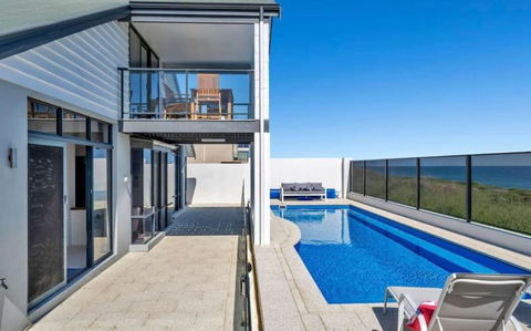Beachfront Bliss - Private Pool And Beach Access - Tourism Caloundra 3