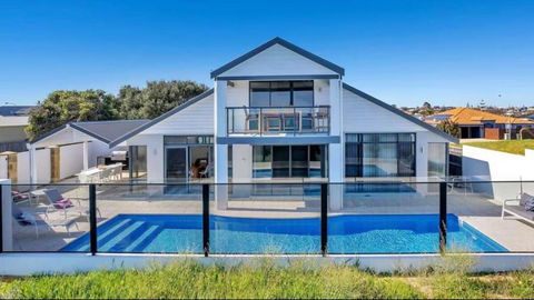 Beachfront Bliss - Private Pool And Beach Access - Tourism Caloundra 0