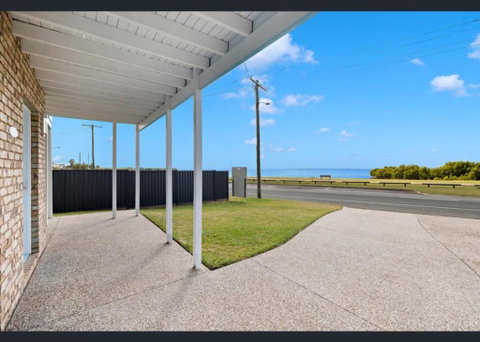 Beachfront Oasis With Private Pool And Nice Views - Tourism Caloundra 2