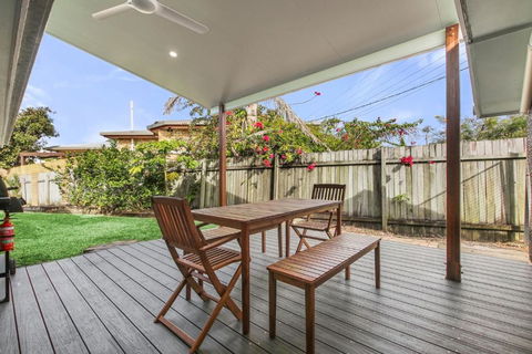 Bell Street 36 Dicky Beach - Tourism Caloundra 3