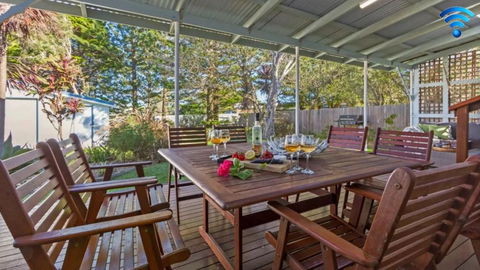 Between 2 Beaches - Tourism Caloundra 0