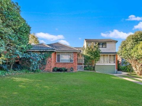 Carlingford Spacious 5BR Home Sleeps 10 - Tourism Caloundra 0
