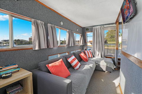 Caloundra Houseboats - Tourism Caloundra 3