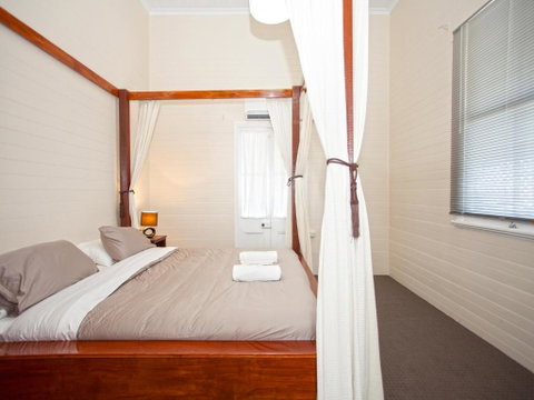 CBD Holiday Home - Tourism Caloundra 2
