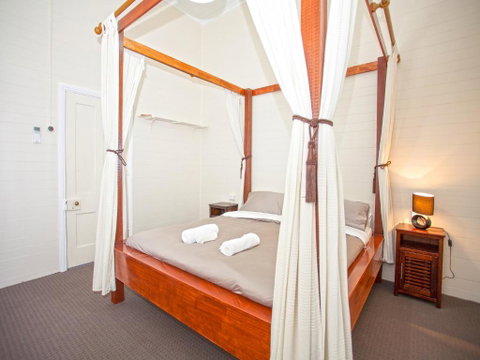 CBD Holiday Home - Tourism Caloundra 0