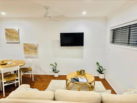 Central Unit. Minutes To Moffats, Shelly , Bulcock - Tourism Caloundra 2