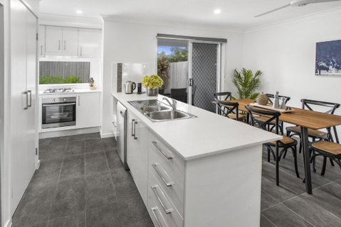 Comfortable 3-Bed Retreat Close Parks - Tourism Caloundra 1