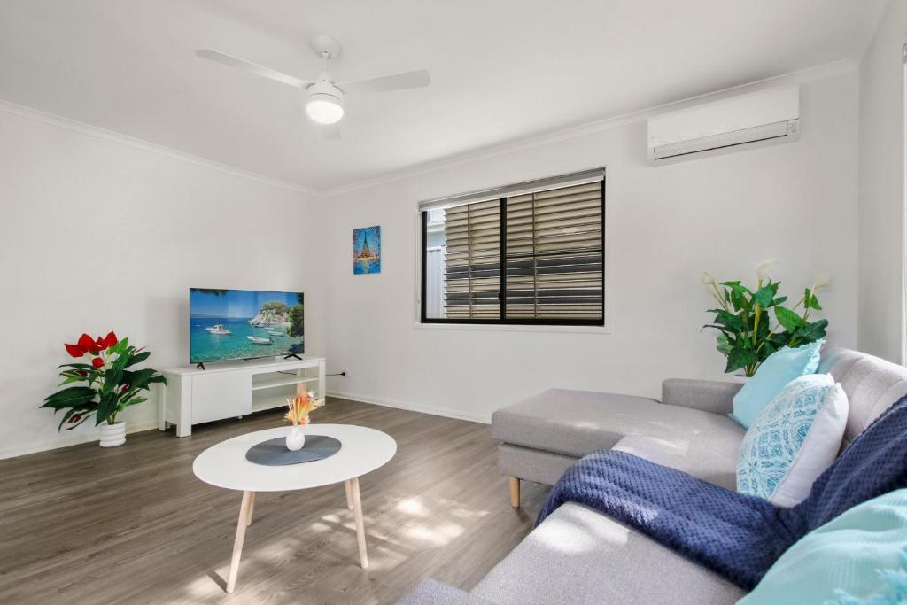 Coronation Ave 123A, Golden Beach