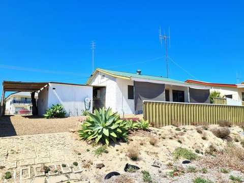 Crab Claw Cottage - Tourism Caloundra 0