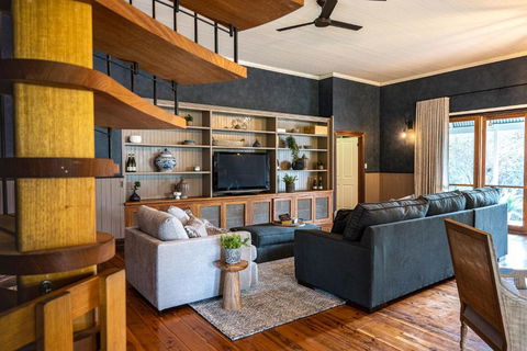Dal Zotto Homestead & Studios - Tourism Caloundra 3