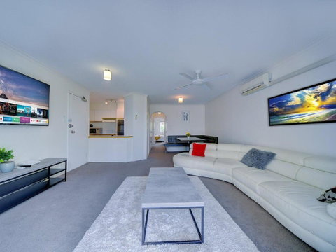 2BR Aloha Lane Main Beach Apartment - Tourism Caloundra 0