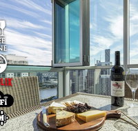 2BR EPIC VIEWS  CBD  2 Cars  Pool Wine Gym Netflix - Tourism Caloundra