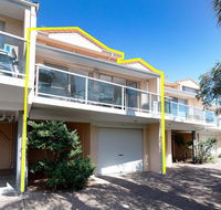 3 'Frangipani' 30 Leonard Avenue - great townhouse with air con - Tourism Caloundra