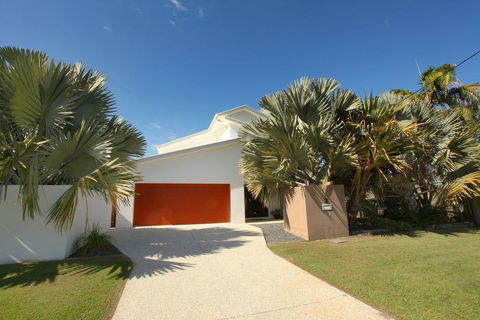 3 Bauhinia Crescent Marcoola - PET FRIENDLY, LINEN SUPPLIED, 500 BOND - Tourism Caloundra 0