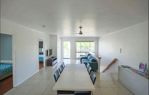 3 Bedroom Apartment // Spence St - Tourism Caloundra 1