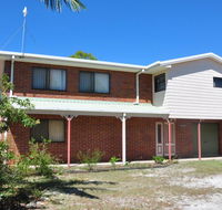 31 Bombala Crescent - Two storey home with covered outdoor deck fully fenced backyard. Pet friendly - Tourism Caloundra