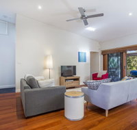33 Bangalow - Narrawallee's Beautiful Bungalow - Tourism Caloundra