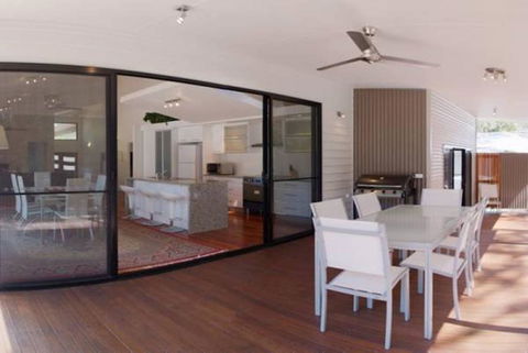 33 Esprit Drive - Rainbow Shores, Style, Comfort And Relaxation, Pets Welcome, Pool - Tourism Caloundra 3