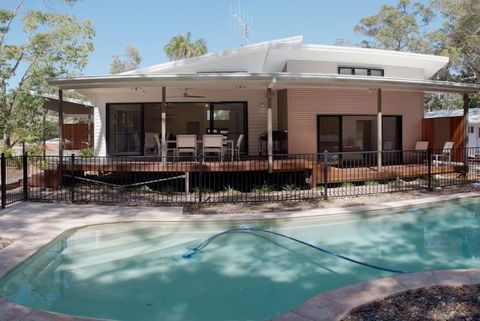 33 Esprit Drive - Rainbow Shores, Style, Comfort And Relaxation, Pets Welcome, Pool - Tourism Caloundra 0