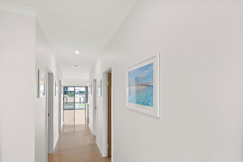 4 Corella Court - Brand New Magnificent Marina Home With Wi-Fi - Tourism Caloundra 3