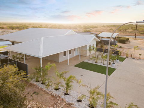4 Corella Court - Brand New Magnificent Marina Home With Wi-Fi - Tourism Caloundra 1