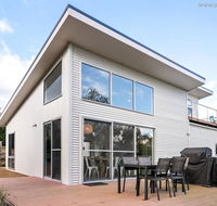 4 king or 8 single beds WiFi Netflix pet friendly - Tourism Caloundra