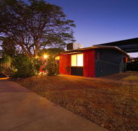 4 Page Street - Colourful and Shady 3-Bedroom Home - Tourism Caloundra