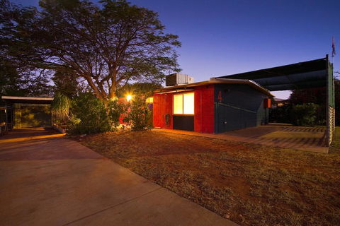 4 Page Street - Colourful And Shady 3-Bedroom Home - Tourism Caloundra 0