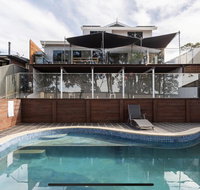 5 bedroom with POOL and Studio Vues Relaxantes - Tourism Caloundra