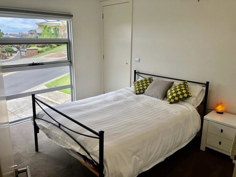 5 Star Gowanbrae Views - Tourism Caloundra 0