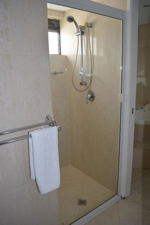 5,  Apartment On The Esplanade - Tourism Caloundra 2