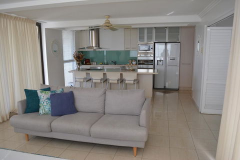 5,  Apartment On The Esplanade - Tourism Caloundra 1