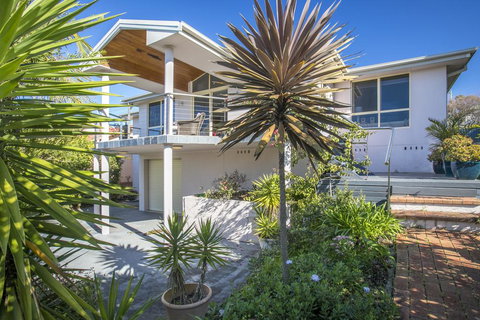 58 Seaview St - Summer Days - Tourism Caloundra 0