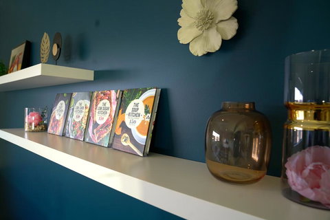 6 Bedrooms Contemporary Big House At Pakenhem - Tourism Caloundra 2