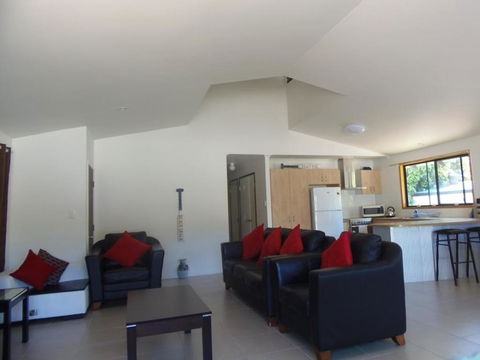 6 Bomburra Court - Rainbow Beach, Pet Friendly In Great Bush And Beach Location - Tourism Caloundra 2