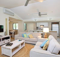 6 Orania Court - Rainbow Shores Absolutely gorgeous beach side property within 200 metres walk to the beach - Tourism Caloundra