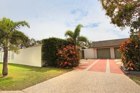 6 Petrie Ave, Marcoola, Pet Friendly, Linen Supplied - Tourism Caloundra 0