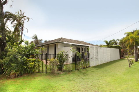 6 Petrie Ave, Marcoola, Pet Friendly, Linen Supplied - Tourism Caloundra 2