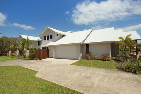 60 Beachway Parade, Marcoola, 500 BOND, Linen Supplied - Tourism Caloundra 0