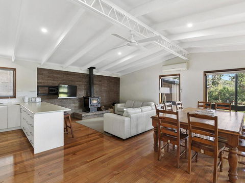62 BINGLEY PARADE RIVERSEA HOUSE - Tourism Caloundra 3