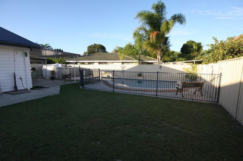 62 Tingira Close - Modern Lowset Home With Swimming Pool, Outdoor Area, Ample Parking. Pet Friendly - Tourism Caloundra 2