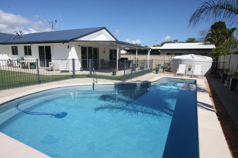 62 Tingira Close - Modern Lowset Home With Swimming Pool, Outdoor Area, Ample Parking. Pet Friendly - Tourism Caloundra 3
