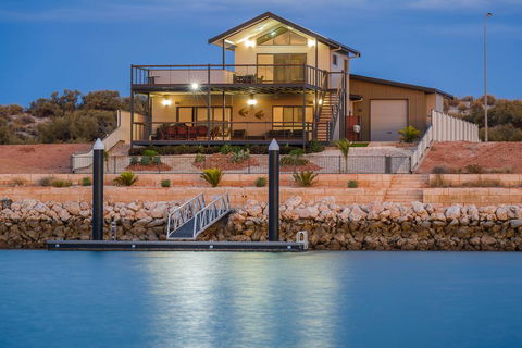 64 Madaffari Drive - PRIVATE JETTY - Tourism Caloundra 0