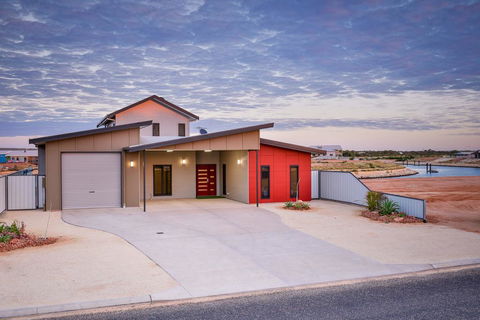 64 Madaffari Drive - PRIVATE JETTY - Tourism Caloundra 1