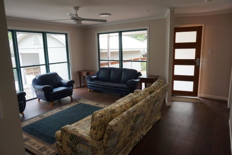 7 Belle Court - Rainbow Shores, Huge Beach House, Ducted Air Con, Pets Welcome - Tourism Caloundra 2