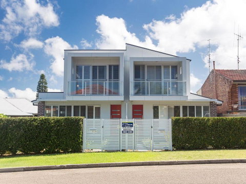 7 Judith Street - Stunning Duplex With Ducted Air - Tourism Caloundra 0