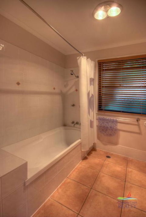 8 Orania Court - Rainbow Shores, Privacy, Peace And Quiet - Tourism Caloundra 3