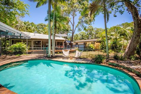 8 Satinwood Drive - Rainbow Shores, Architecturally Designed, Pool, Walk To Beach - Tourism Caloundra 0