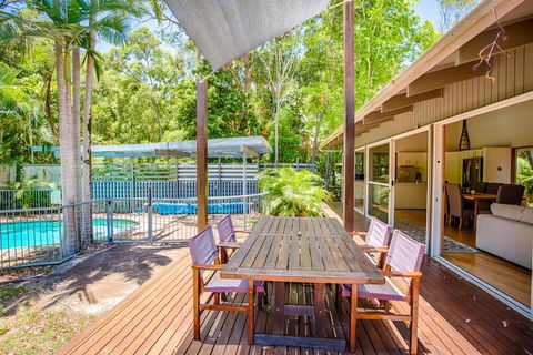 8 Satinwood Drive - Rainbow Shores, Architecturally Designed, Pool, Walk To Beach - Tourism Caloundra 2